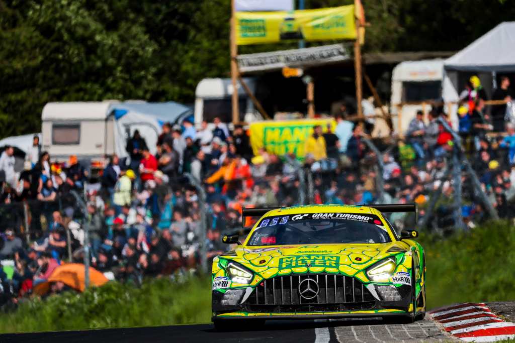 Der Mercedes AMG GT3 im MANN FILTER Mamba Design auf der Nordschleife