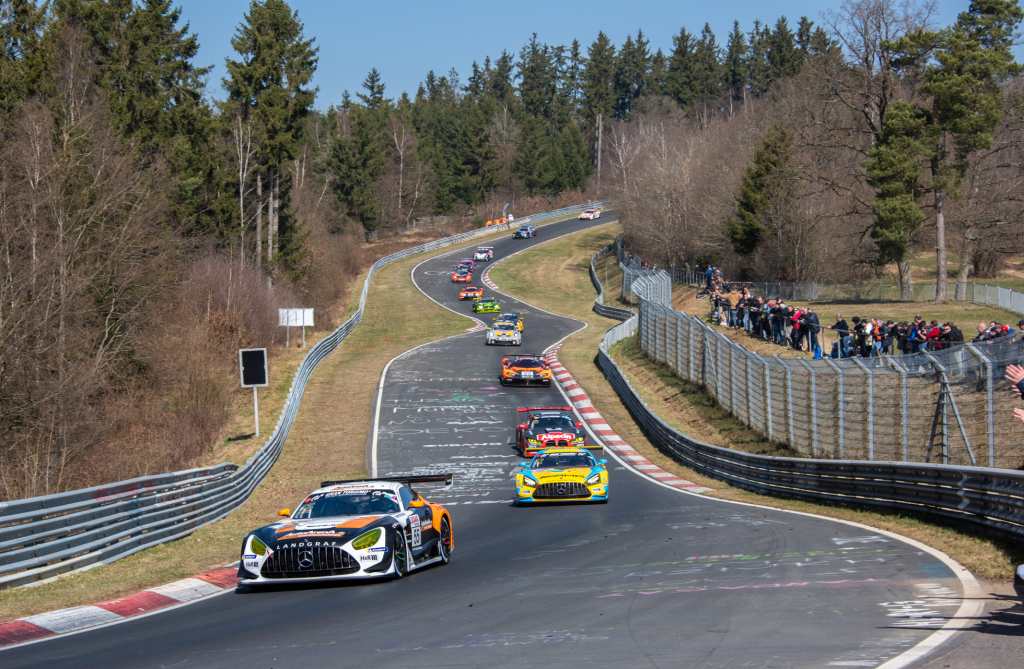 Der LANDGRAF—Mercedes AMG GT3 von Assenheimer/Trefz vor dem HRT Mercedes und einem neuen BMW M4 GT3; Foto: ELFImages