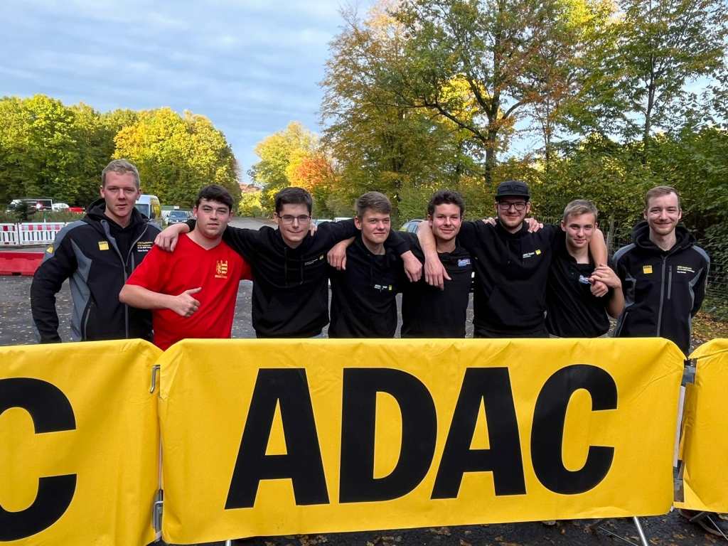 Die Vertreter des ADAC Württemberg (von links): Tobias Gneiting, Torben Groth, Marco Ziegler, Nico Gutzeit, Max Deis, Nico Chelminiacki, Rick Kübler, Tim Schmid Die Vertreter des ADAC Württemberg (von links): Tobias Gneiting, Torben Groth, Marco Ziegler, Nico Gutzeit, Max Deis, Nico Chelminiacki, Rick Kübler, Tim Schmid